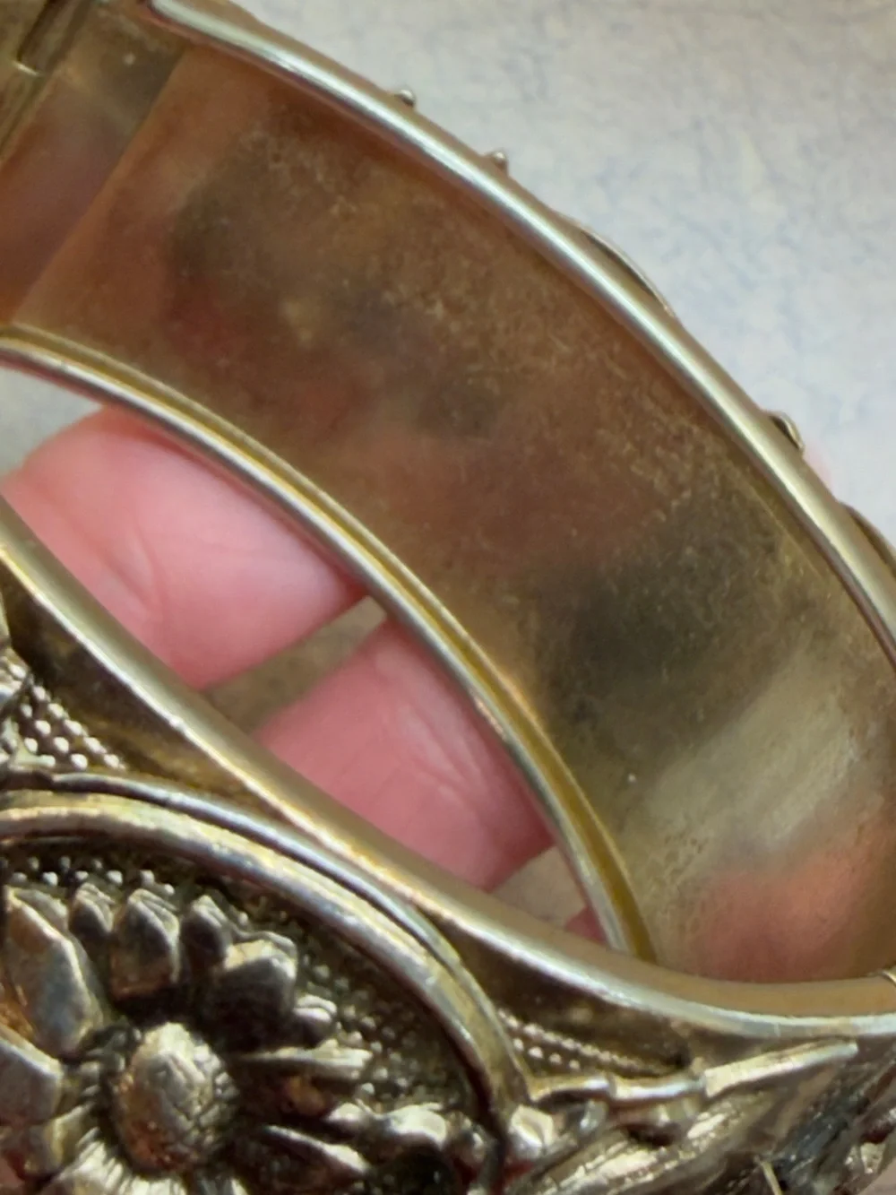 Vintage-Inspired Gold Floral Hinged Bangle Bracelet